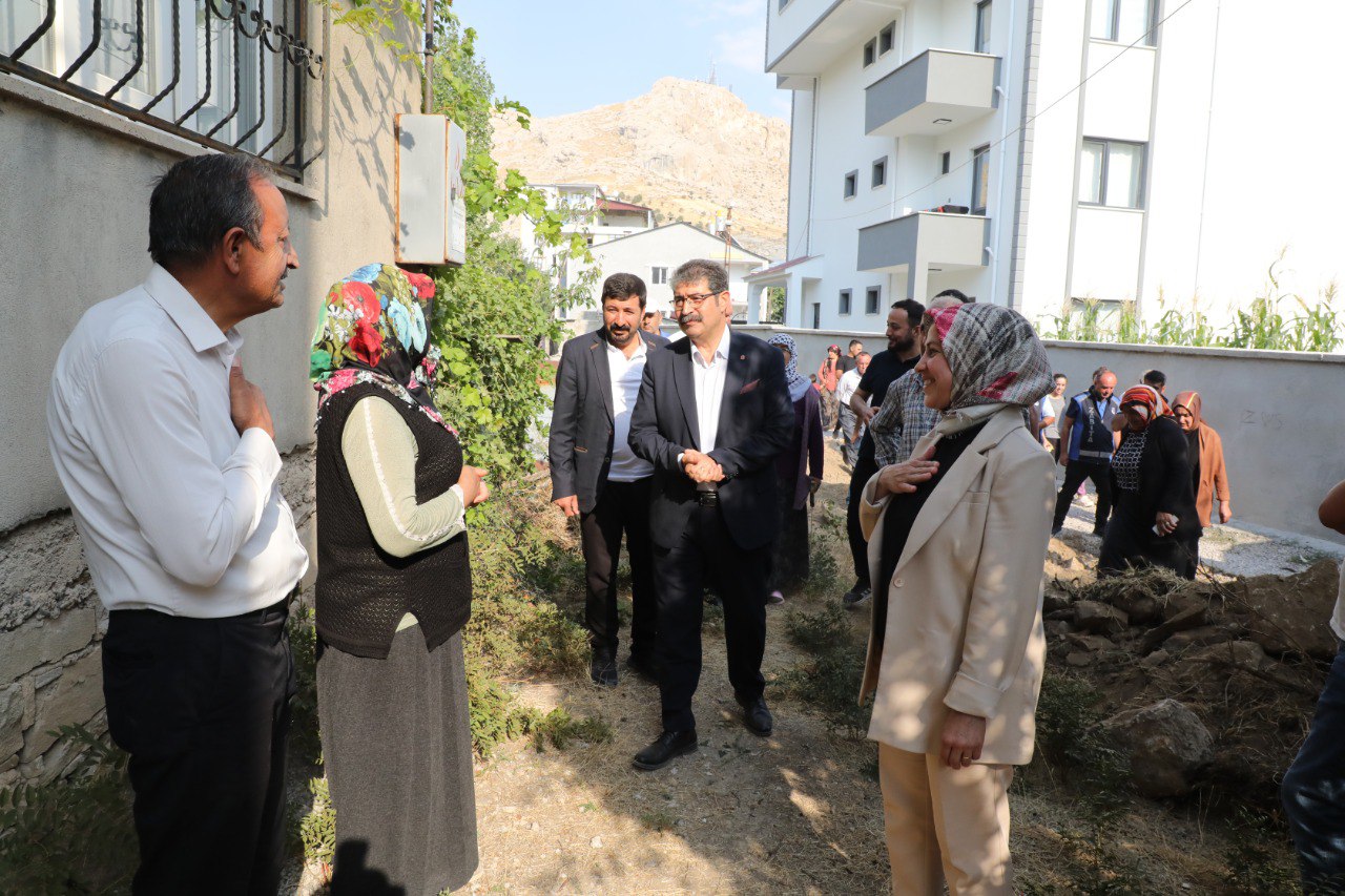 Ahmed-i Hani Anadolu Lisesi’nin Yıllardır Süren Yol Sorunu Çözüldü  