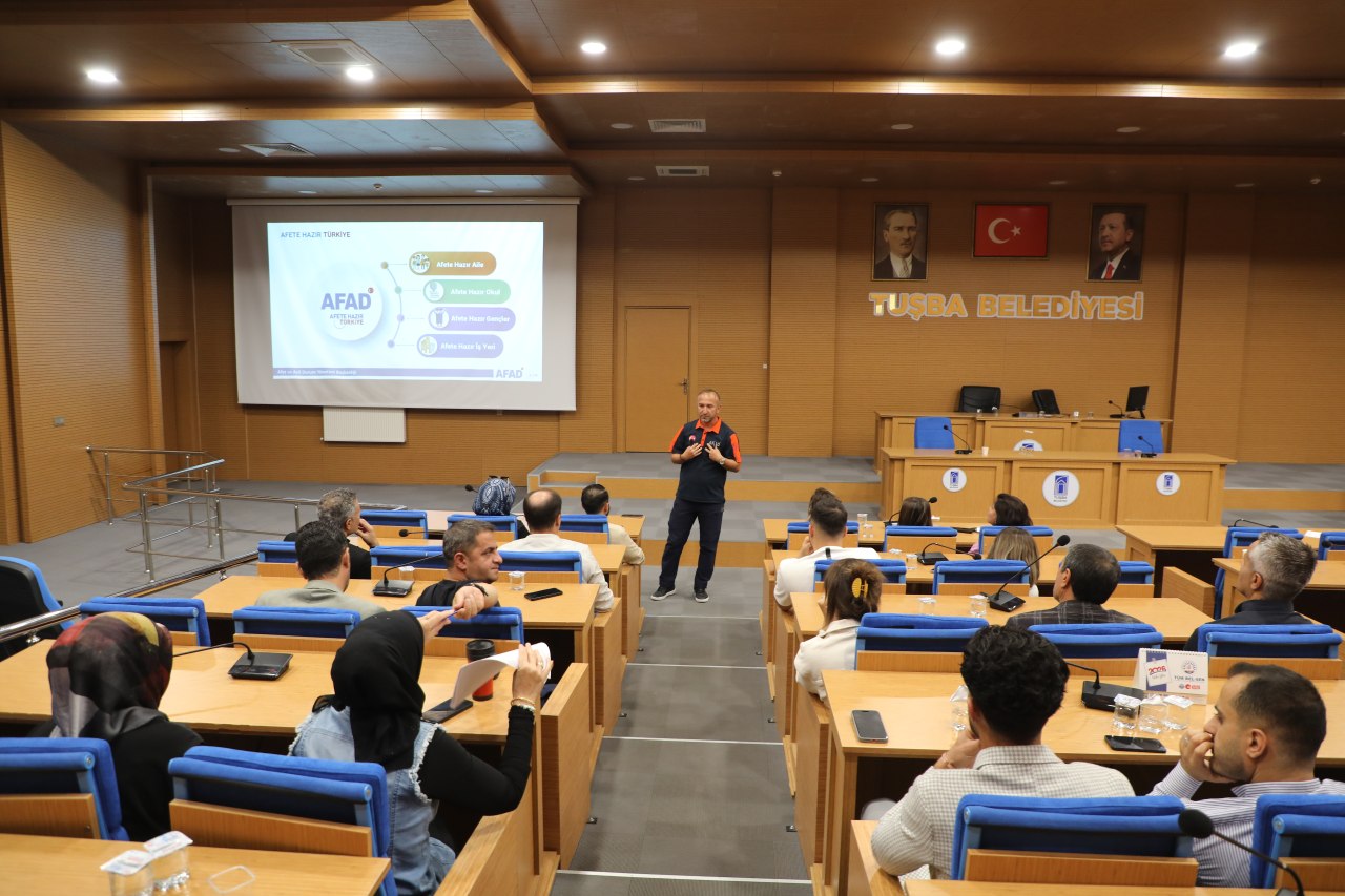Tuşba Belediyesi çalışanlarına afet ve yangın farkındalık eğitimi