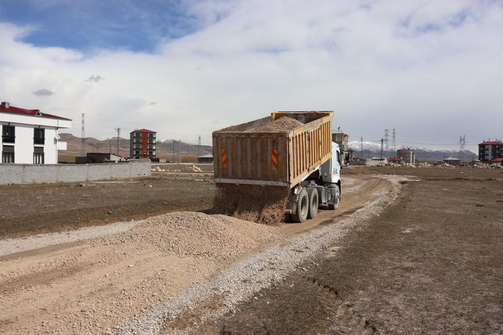 Kalecik Mahallesi’nde Drenaj ve Stabilize Çalışması