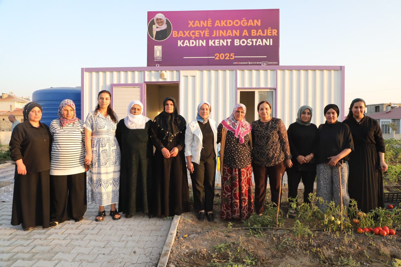 Li Baxçeyê Jinan a Bajêr a Xanê Akdogan” Berhema Çinînê a Yekem