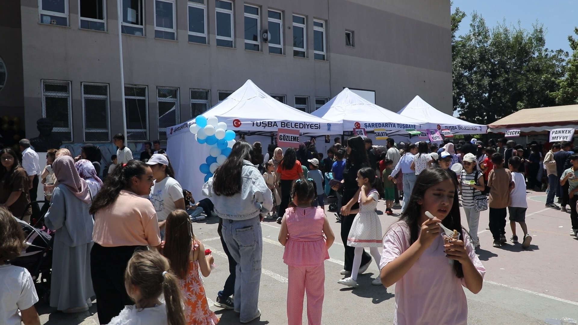 Tuşba Belediyesi'nden Mezuniyet Etkinliklerine Destek