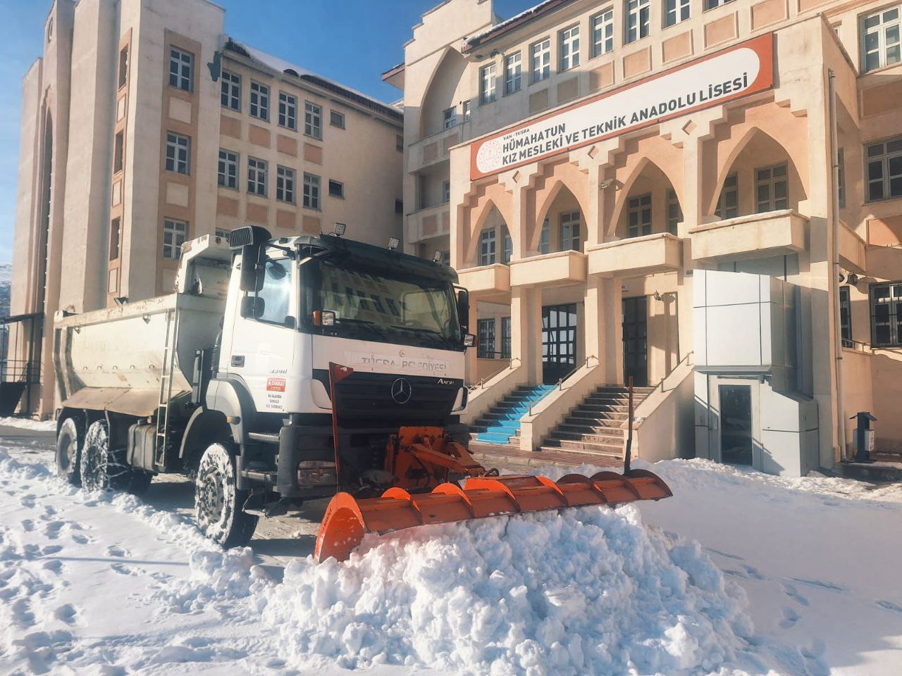 Tuşba’da Okul Yollarında Buzlanmaya Karşı Kapsamlı Çalışma