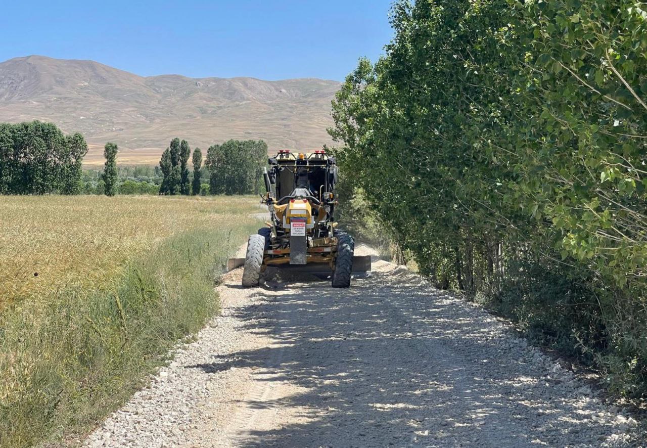 Tuşba Belediyesi Üç Mahallede Yol Çalışmalarını Tamamladı 