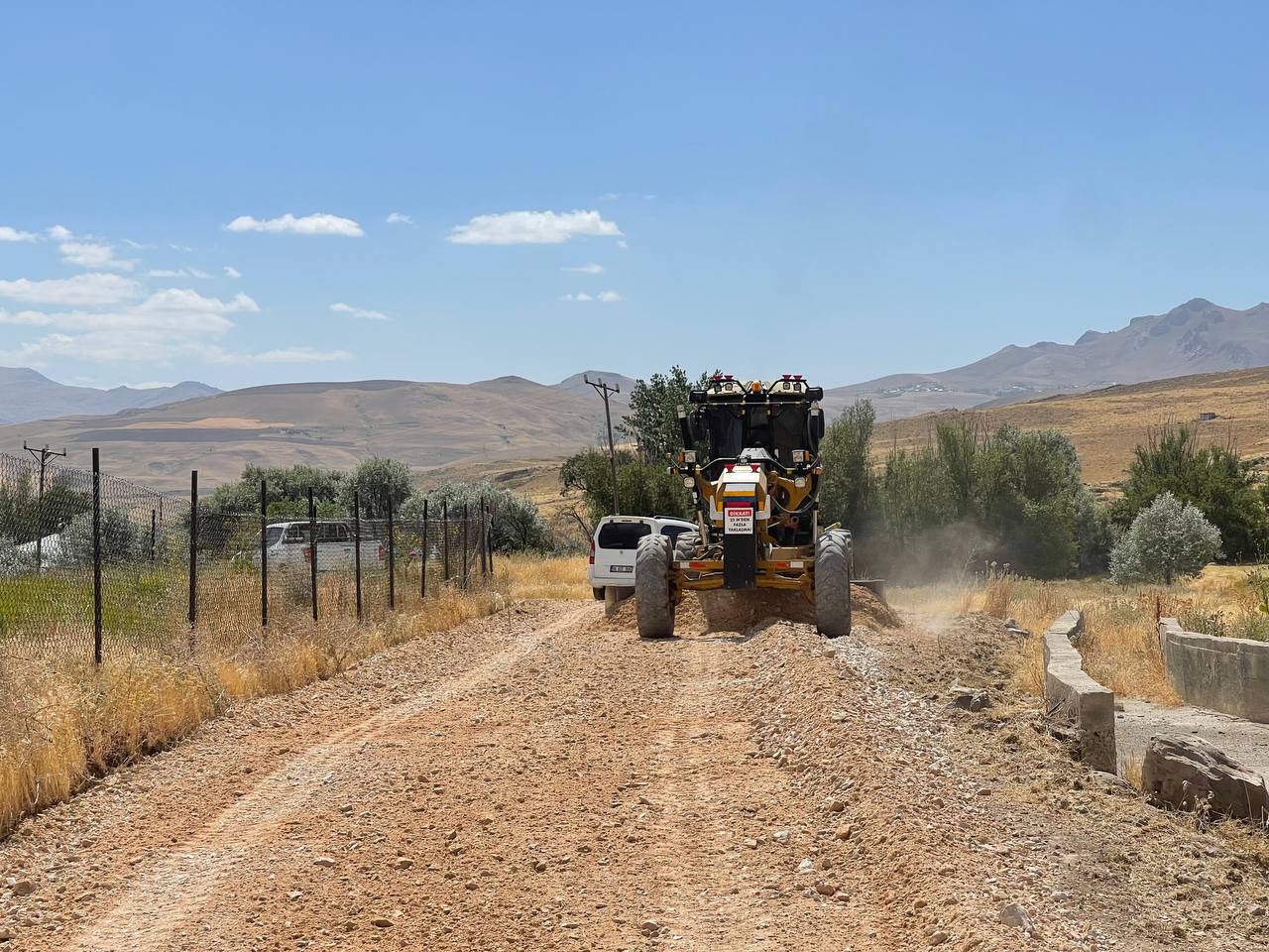 Tuşba Belediyesi Sahillere Ulaşımı Kolaylaştırıyor