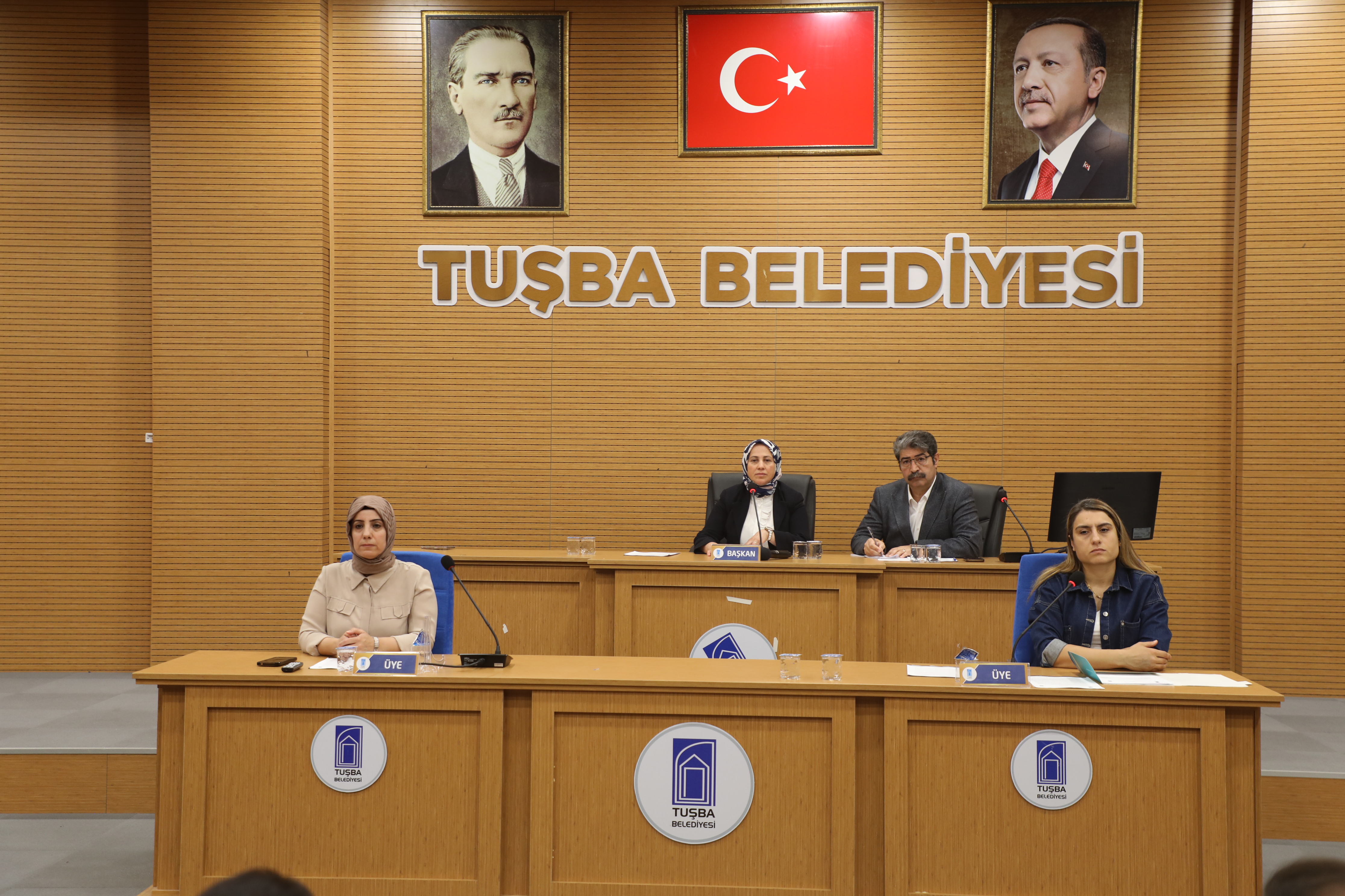 Tuşba Belediye Meclisi: “Emekçilerin Ekmeği Gasp Edilemez”