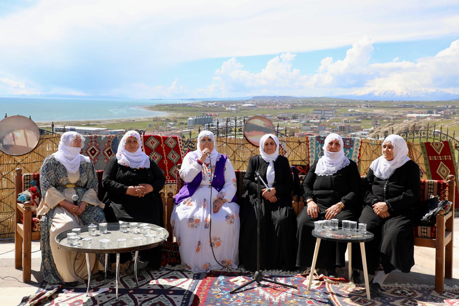 Tuşba Belediyesi'nden kadınlarla dengbêj etkinliği
