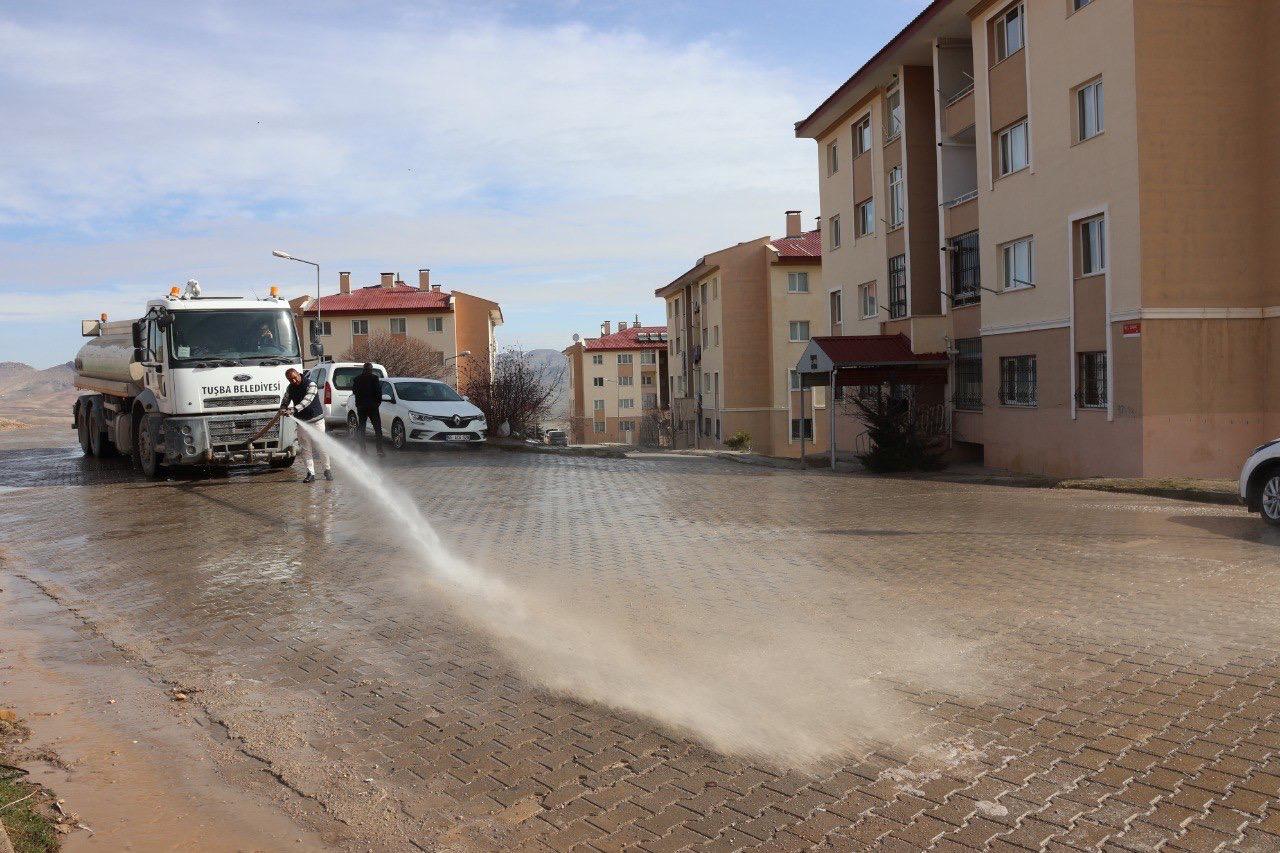 Paqijkirina Berfireh Ji Hêla Şaredariya Tuşbayê Va: Kolan û Kuçe Tên Şuştin
