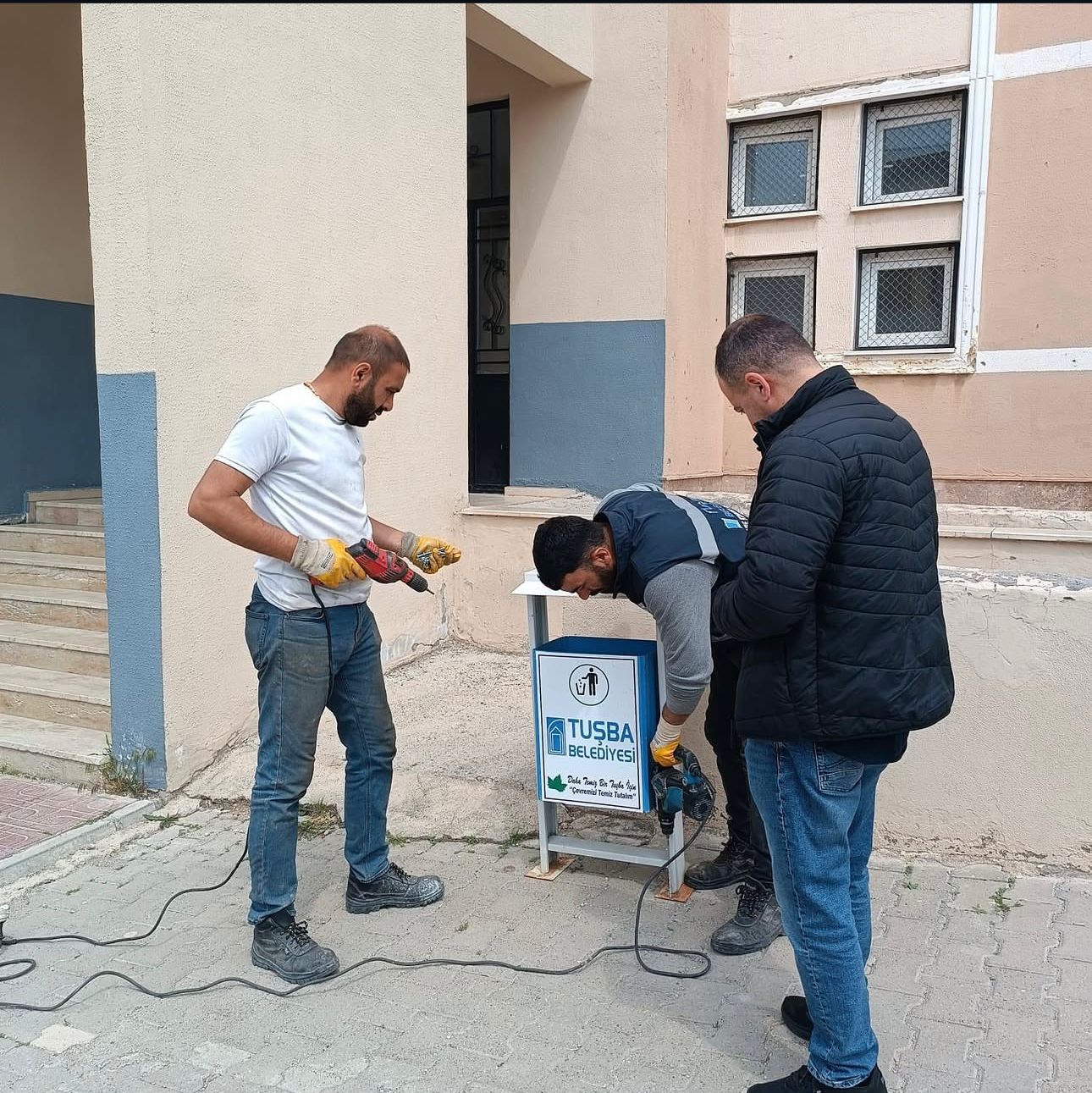Gerînendehiya Karûbarên Paqijiyê Zibildank û Kotikên Paşvegerînê Danîn Dibistanan