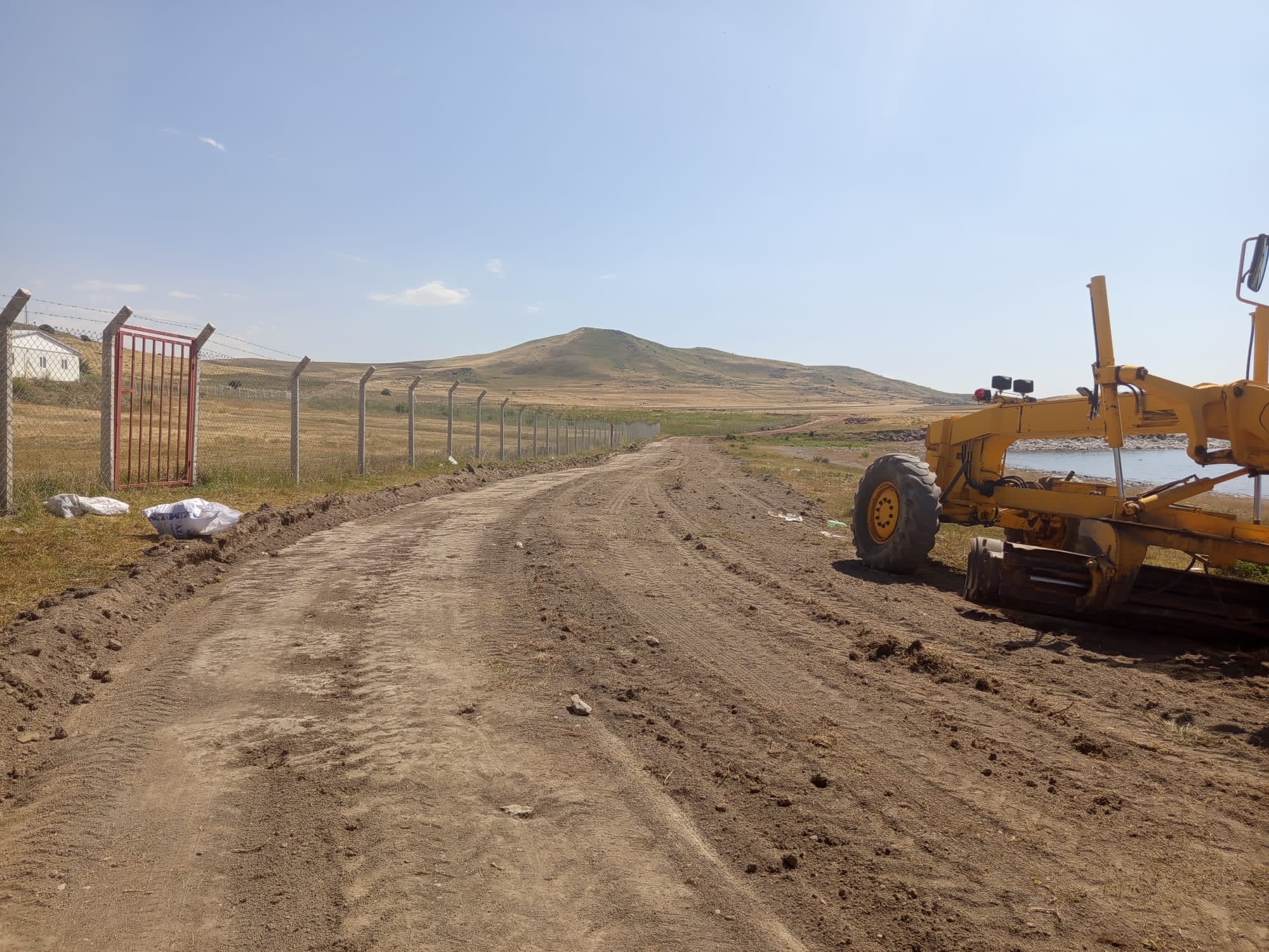 Tuşba Belediyesi Canik Mahallesi'nde Tarımsal Arazi Yollarını Düzenledi