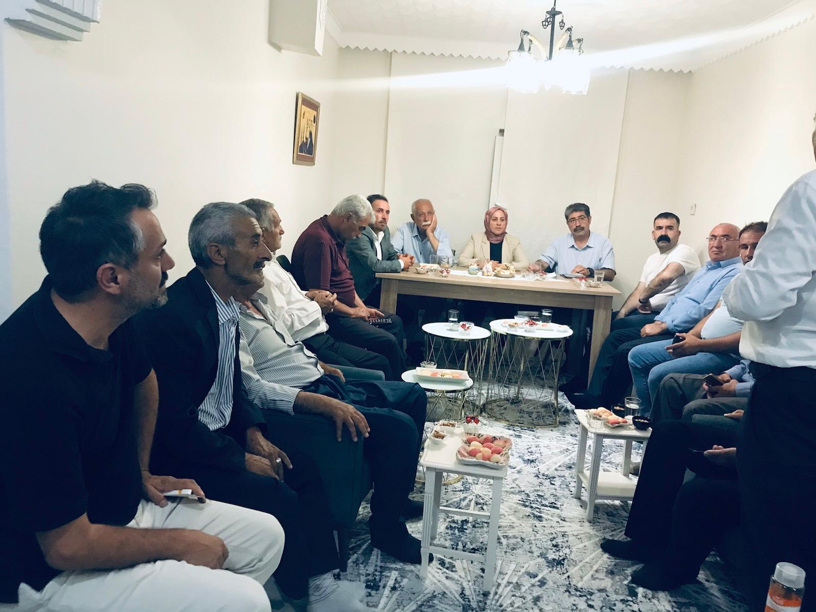 Eşbaşkanlar Beyüzümü Mahallesi'nde Halkla Bir Araya Geldi 