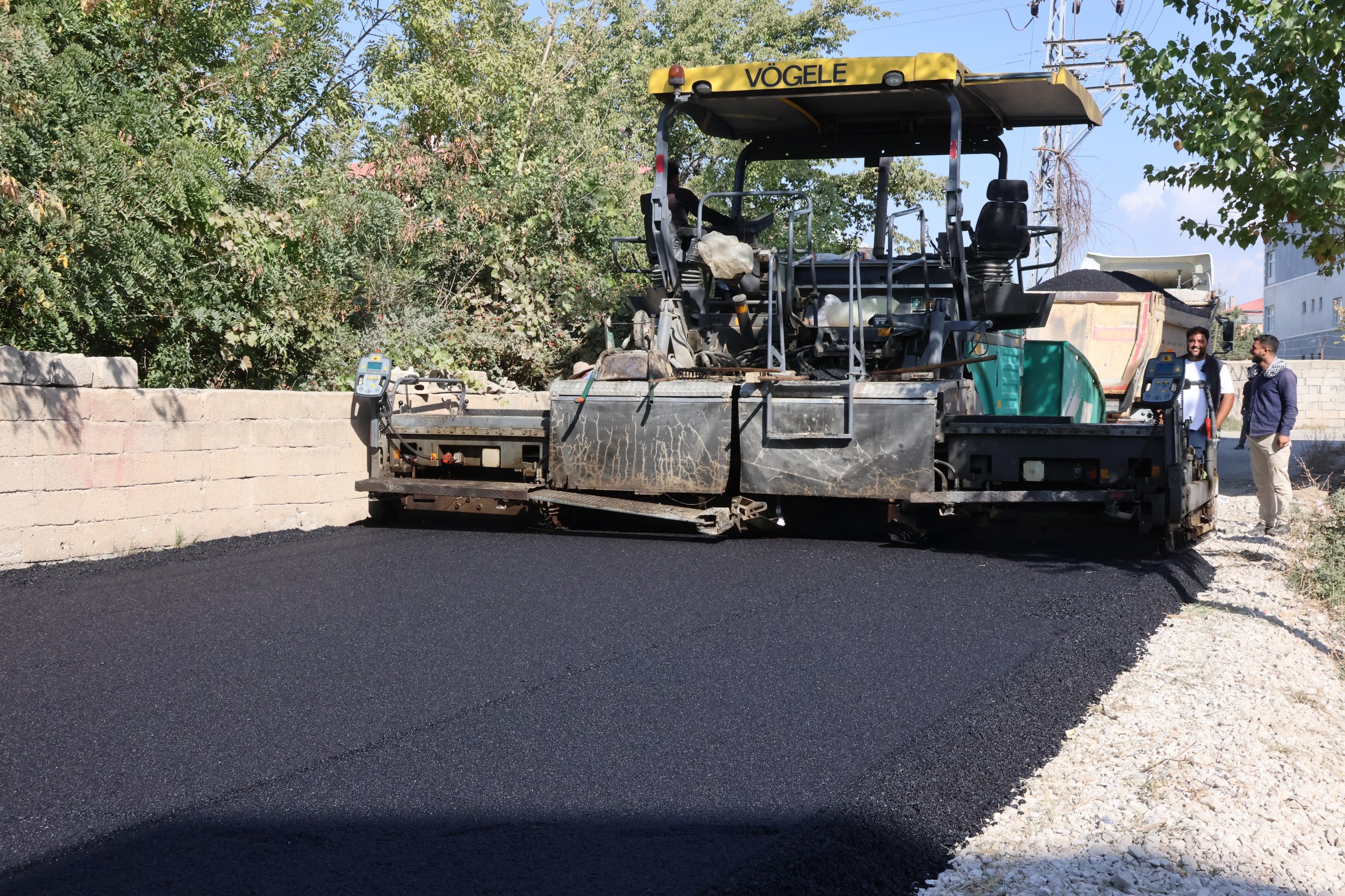 Altıntepe’de 30 yıl sonra asfalt: Bekir Kaya’ya teşekkür