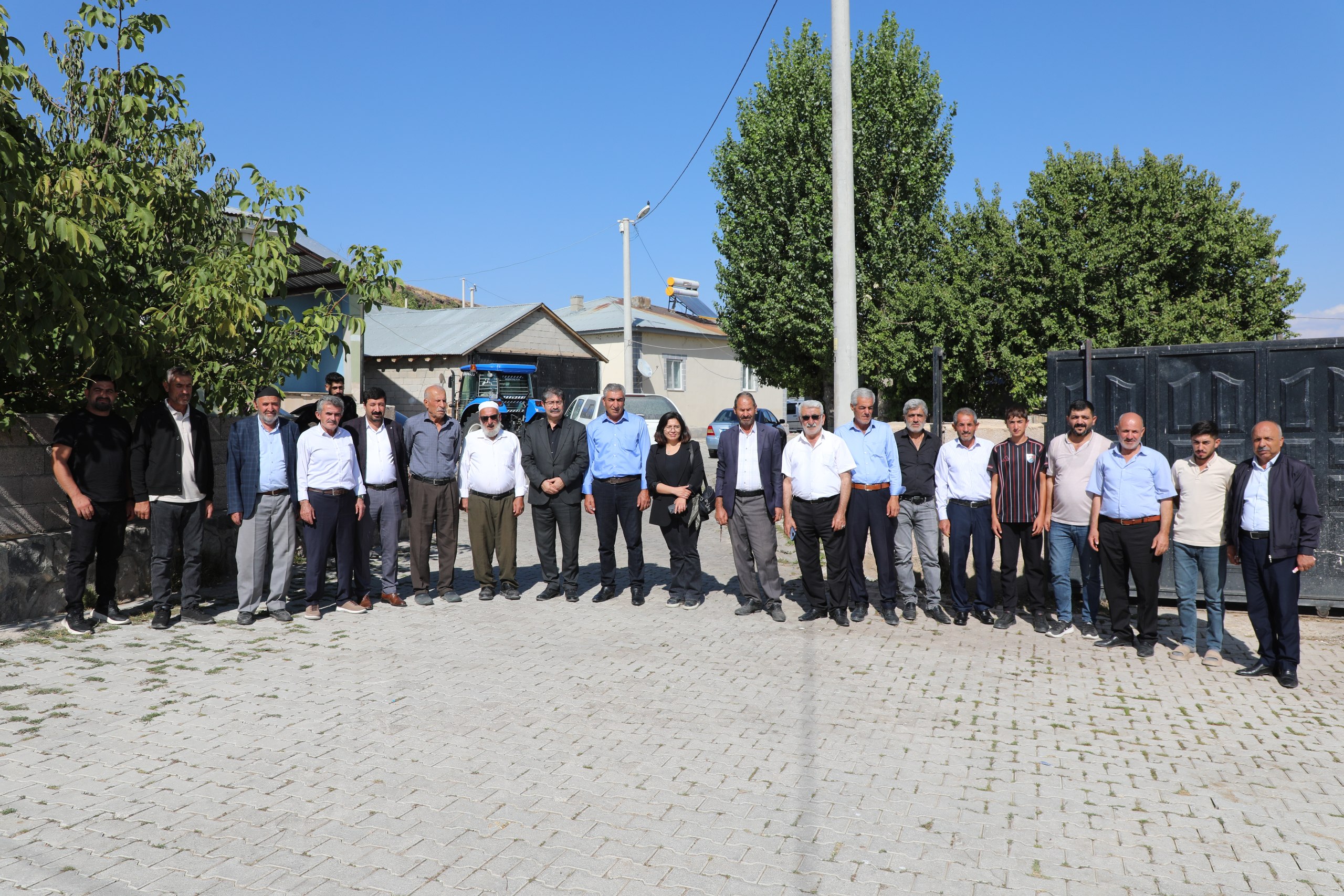 Eşbaşkanlar Tuşba’nın köylerini gezdi, yapılan çalışmaları değerlendirdi