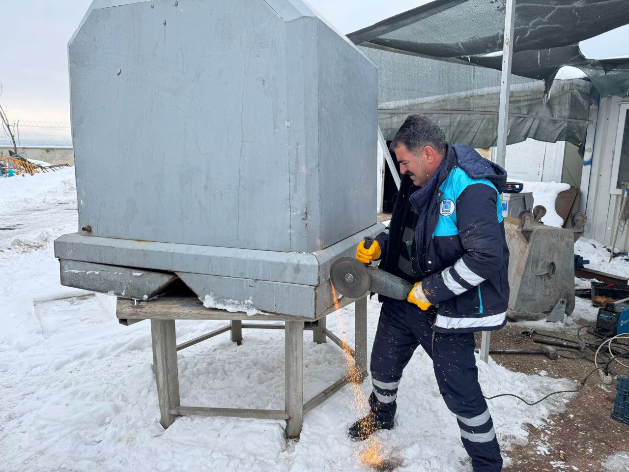 Tuşba’da Yer Üstü Konteynerlerin Bakımı Yapıldı