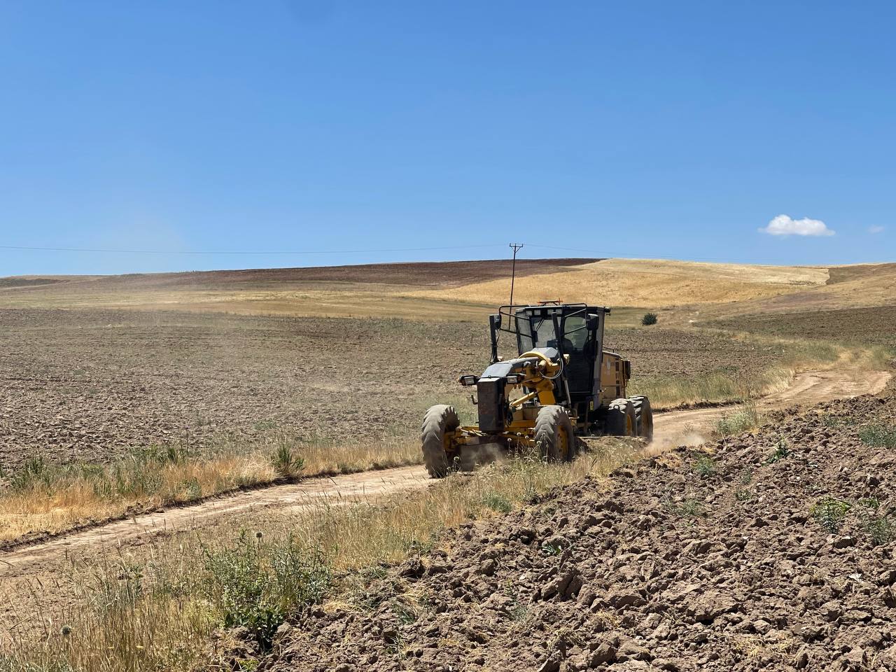 Tuşba Belediyesi’nden Şahgeldi Mahallesi’ne Yol Düzenleme Çalışması