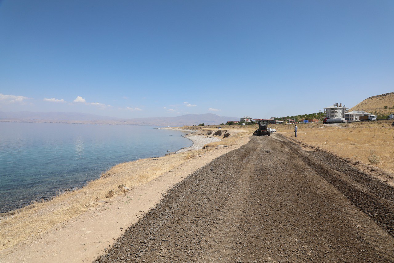 Tuşba Belediyesi, Canik Mahallesi’nde Sahil Yolu Çalışmalarını Sürdürüyor