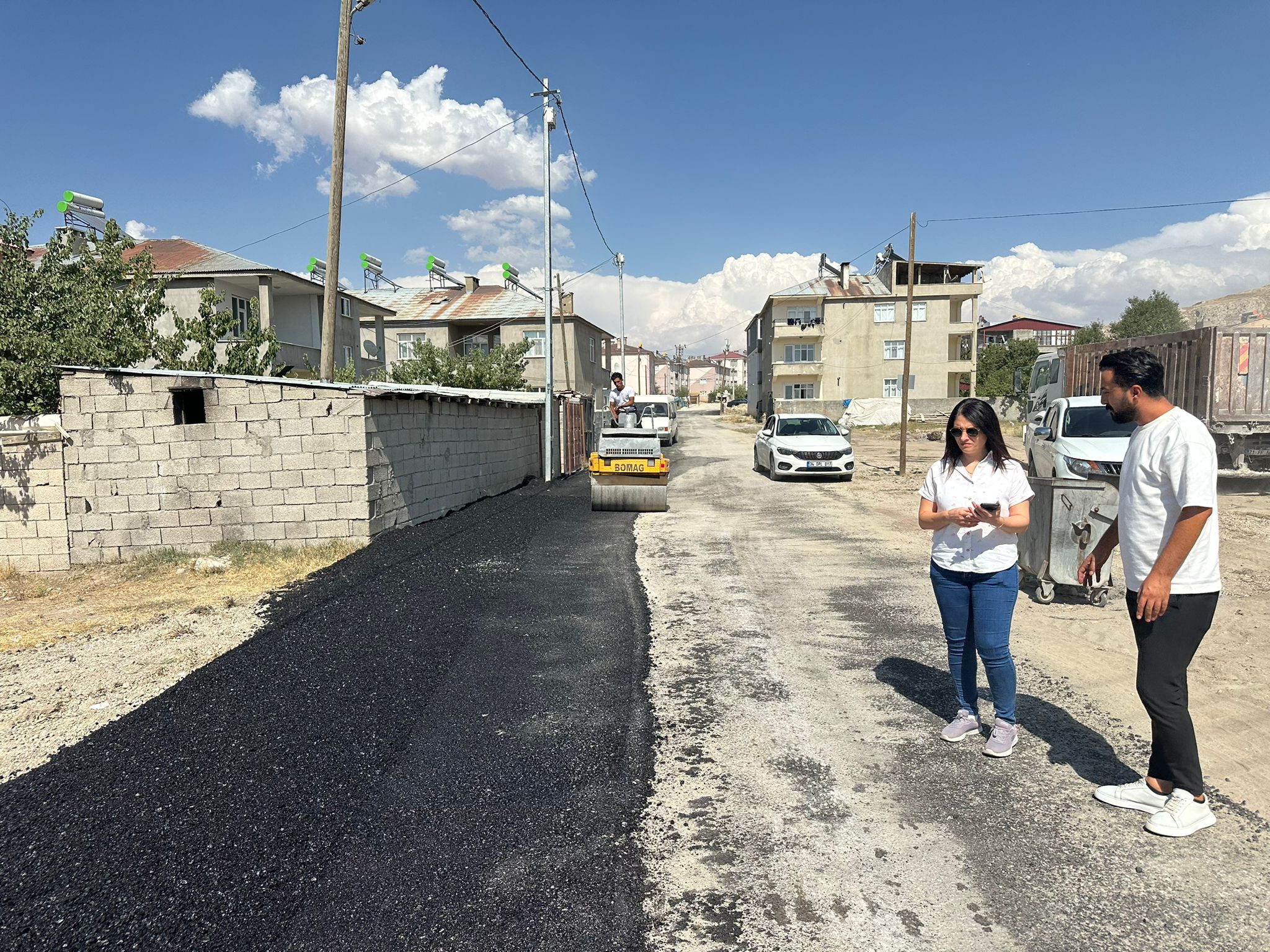 Tuşba Belediyesi Fen İşleri Müdürü, Yol Çalışmalarını Sahada İnceledi