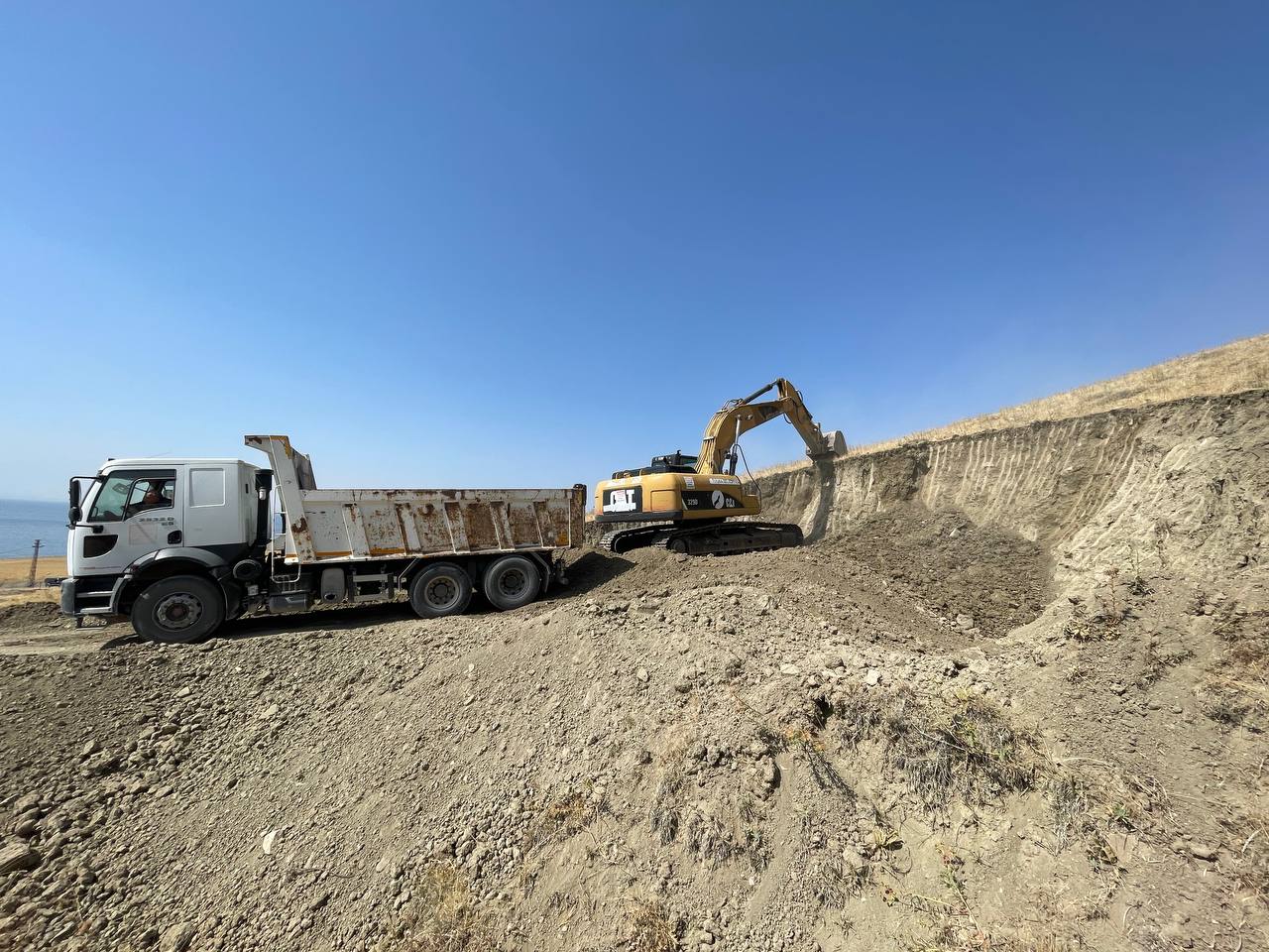 Tuşba Belediyesi’nden Yol Genişletme ve Dolgu Çalışması