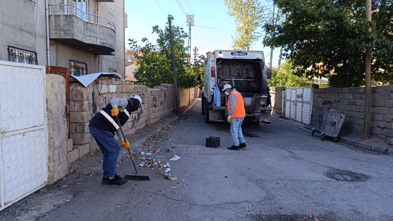 Tuşba Belediyesi Çevre Temizliği Çalışmalarını Sürdürüyor