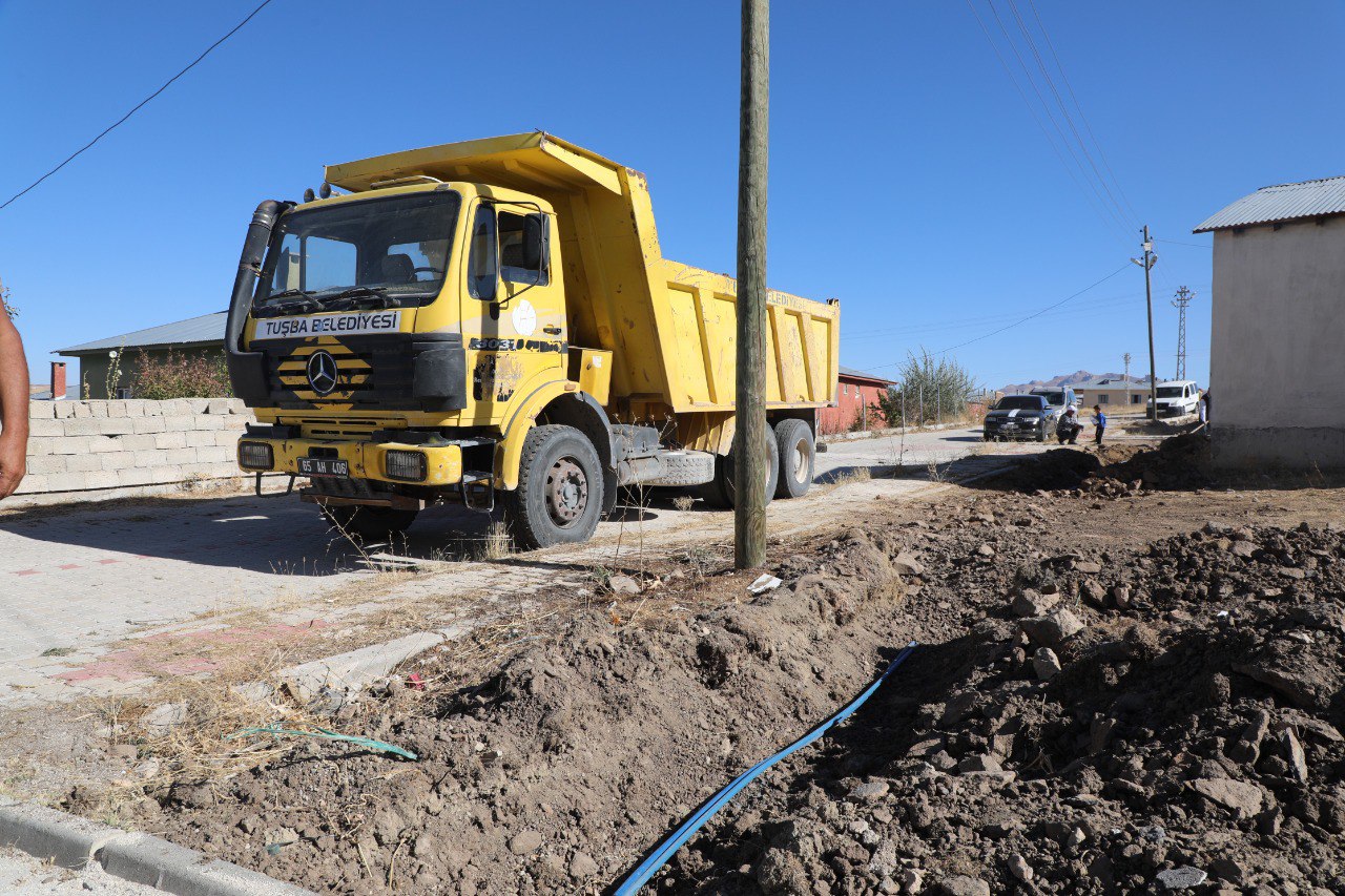 Tuşba Belediyesi, Yaylıyaka Mahallesi’nde Dolgu ve Çevre Düzenleme Çalışması Yaptı