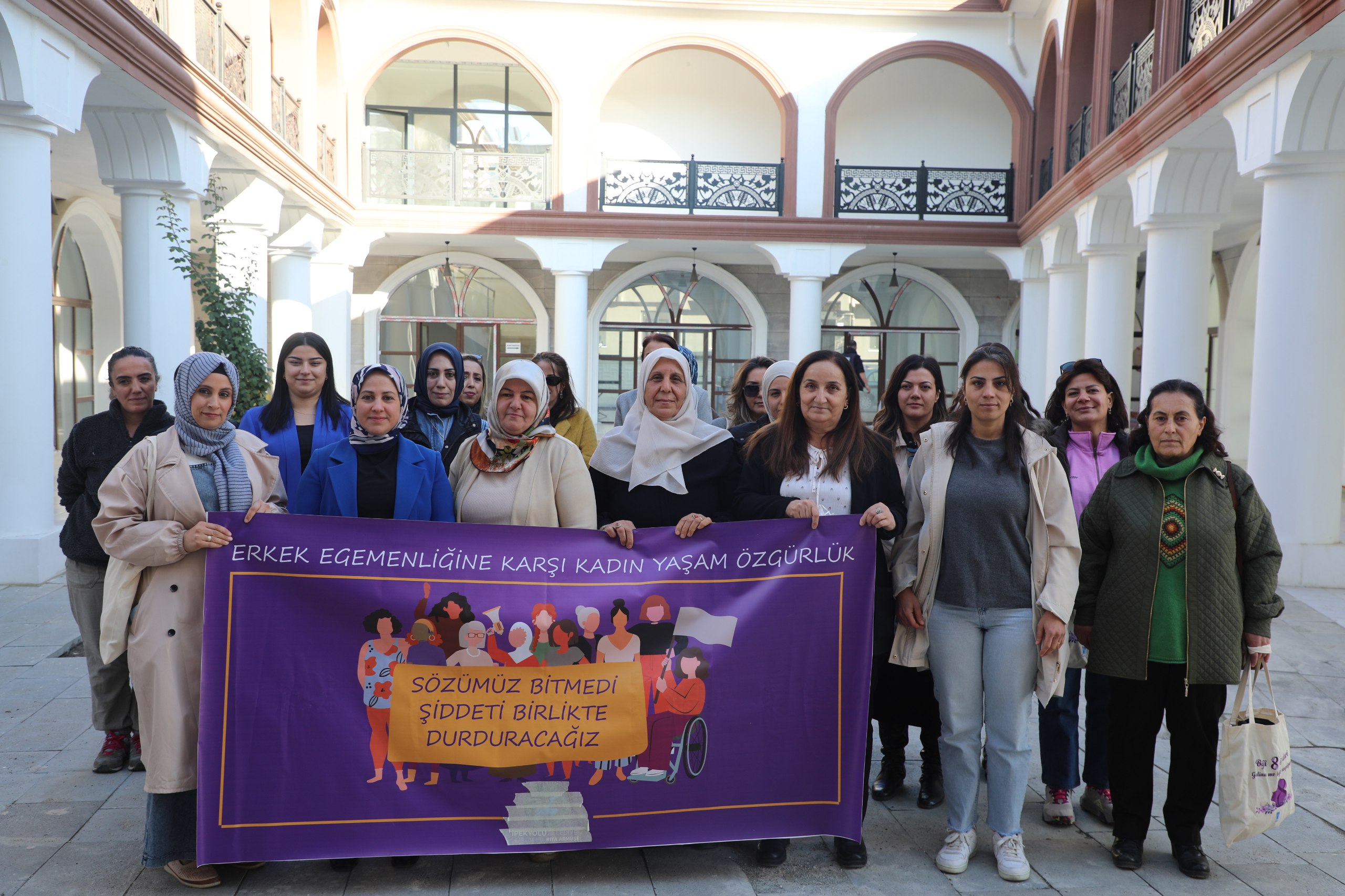 Hebûn Kadın Merkezinde 25 Kasım Atölyesi: “Şiddete Karşı Birlikte Mücadele”