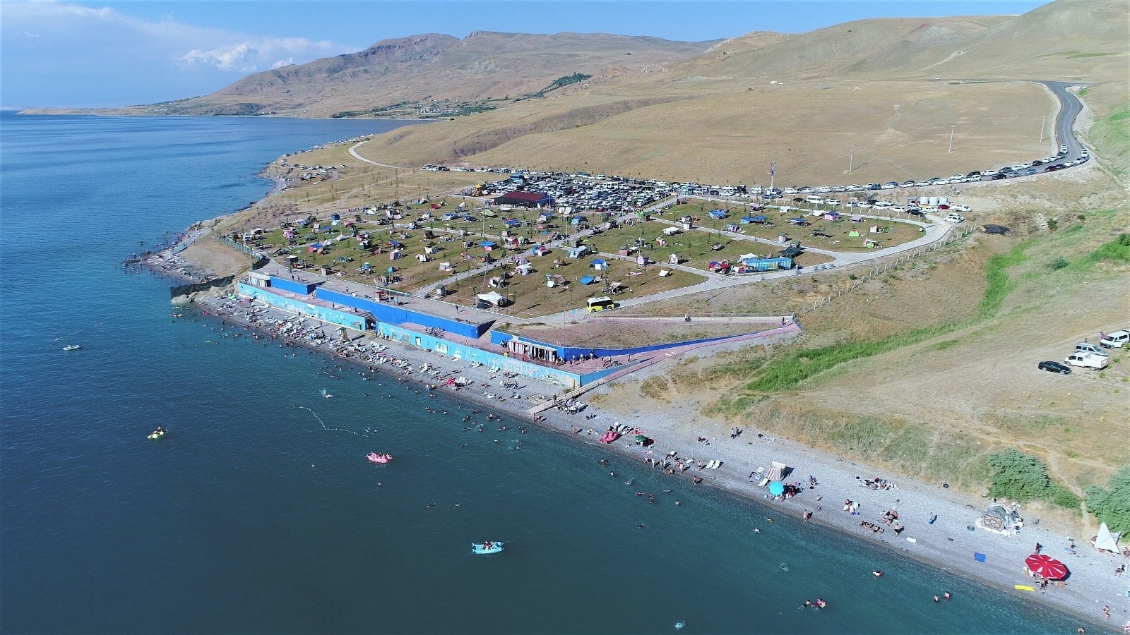Tuşba Belediyesi Mavi Bayraklı Halk Plajı'nı Yeni Sezona Hazırladı