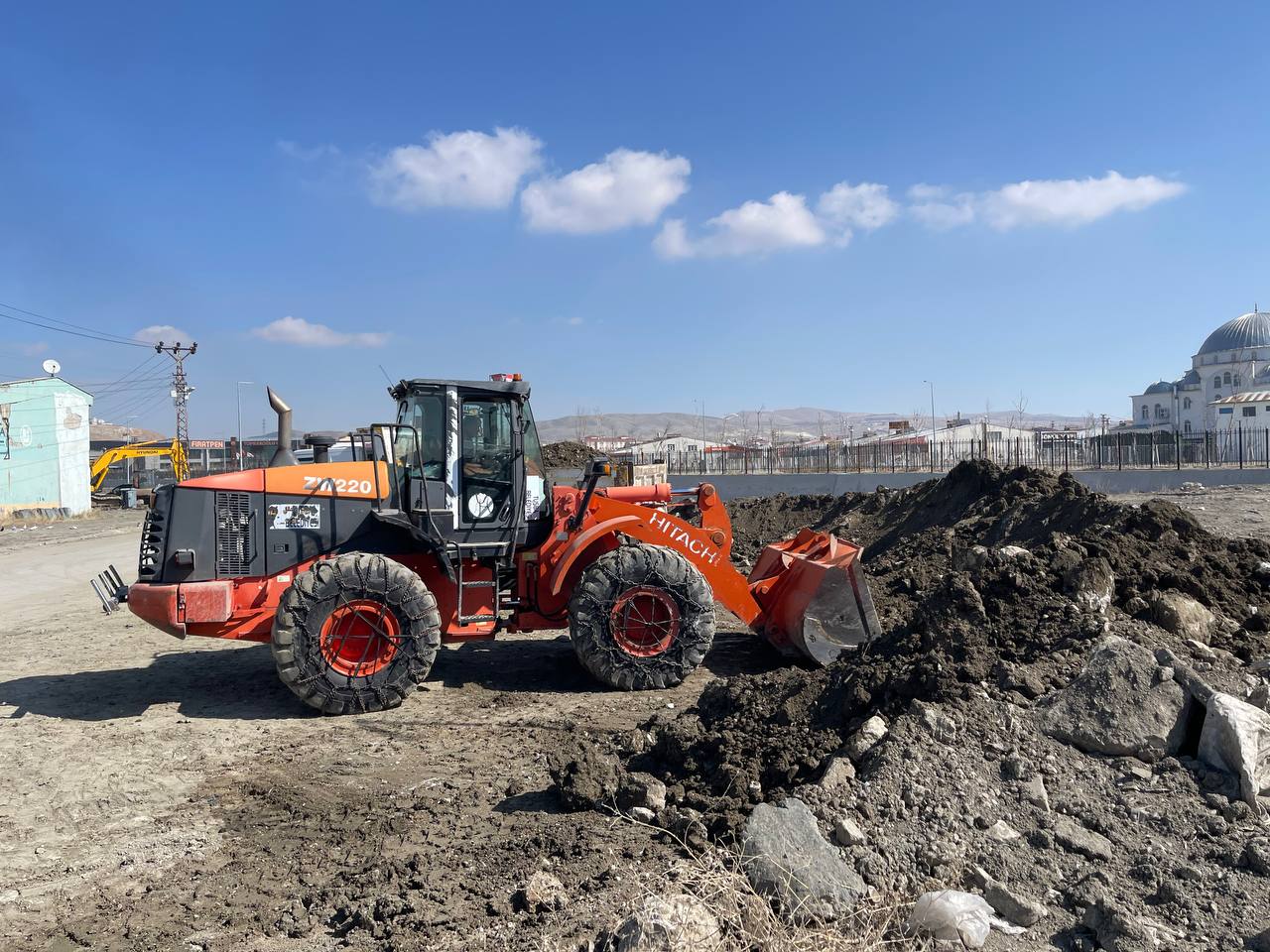 Fen İşleri Müdürlüğü'nden Oto Sanayi Sitesi'nde Kapsamlı Hafriyat Çalışması