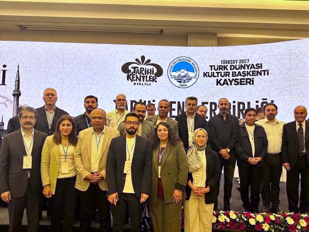Tuşba Belediye Eşbaşkanları Tarihi Kentler Birliği Toplantısı’na katıldı