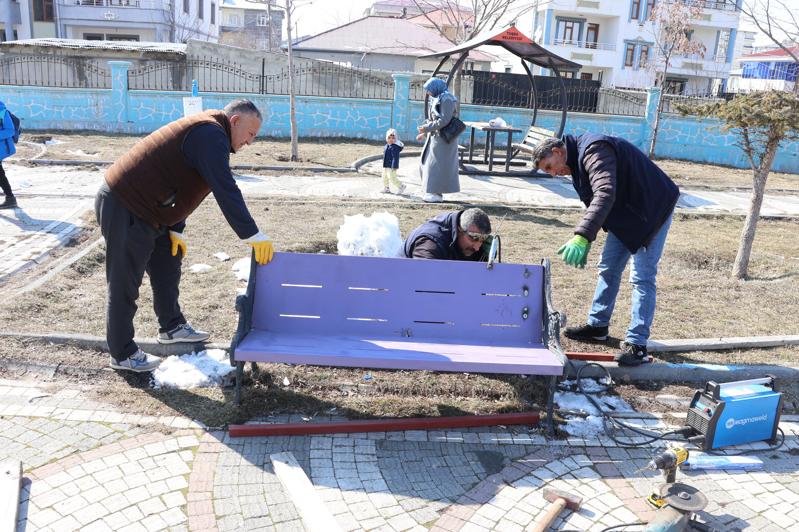 Li Tuşbayê Amûrên Li Parqan Têne Nûkirin