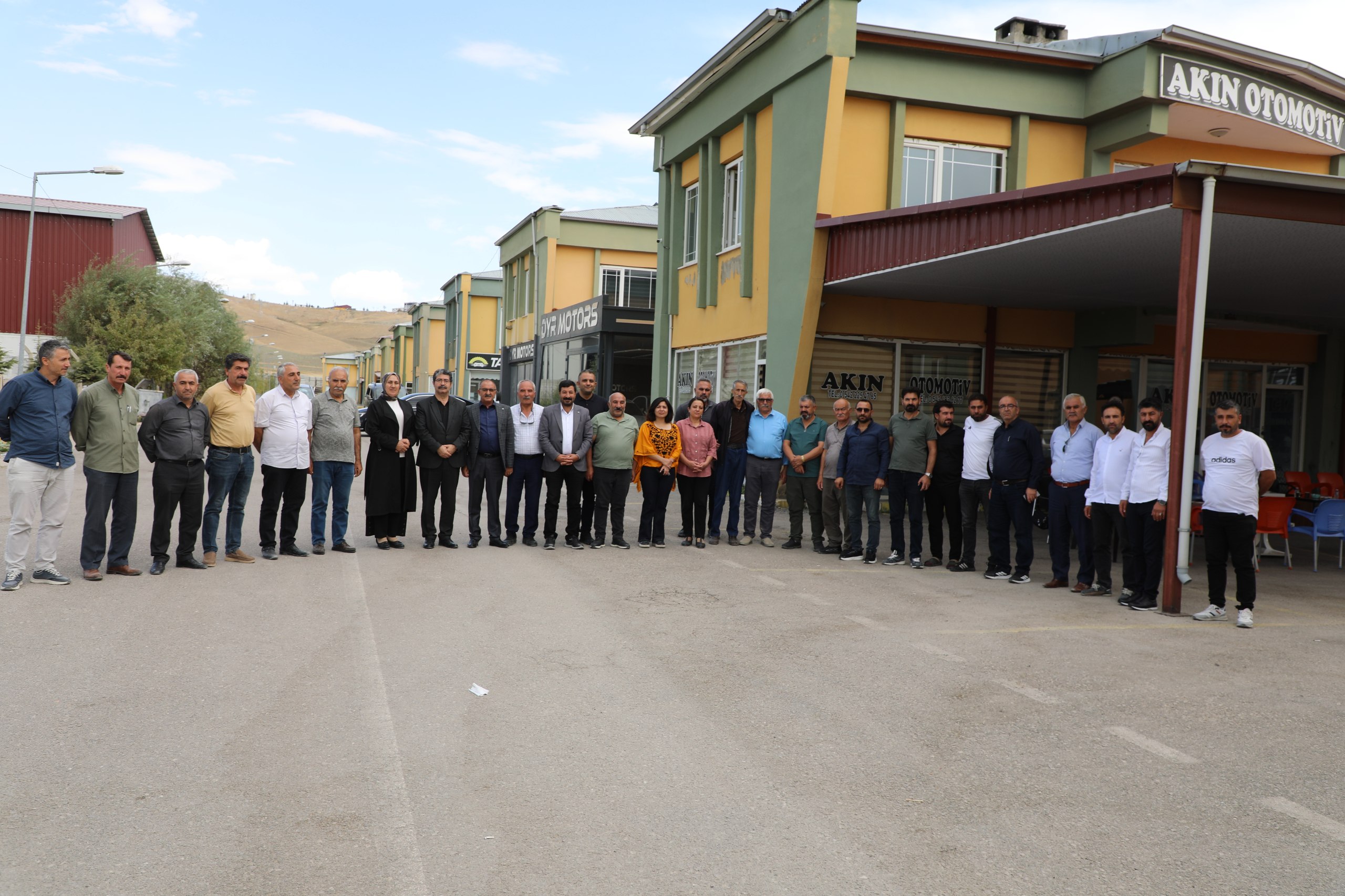 Tuşba’da esnaf buluşması: Hurdacılar ve galericiler taleplerini dile getirdi