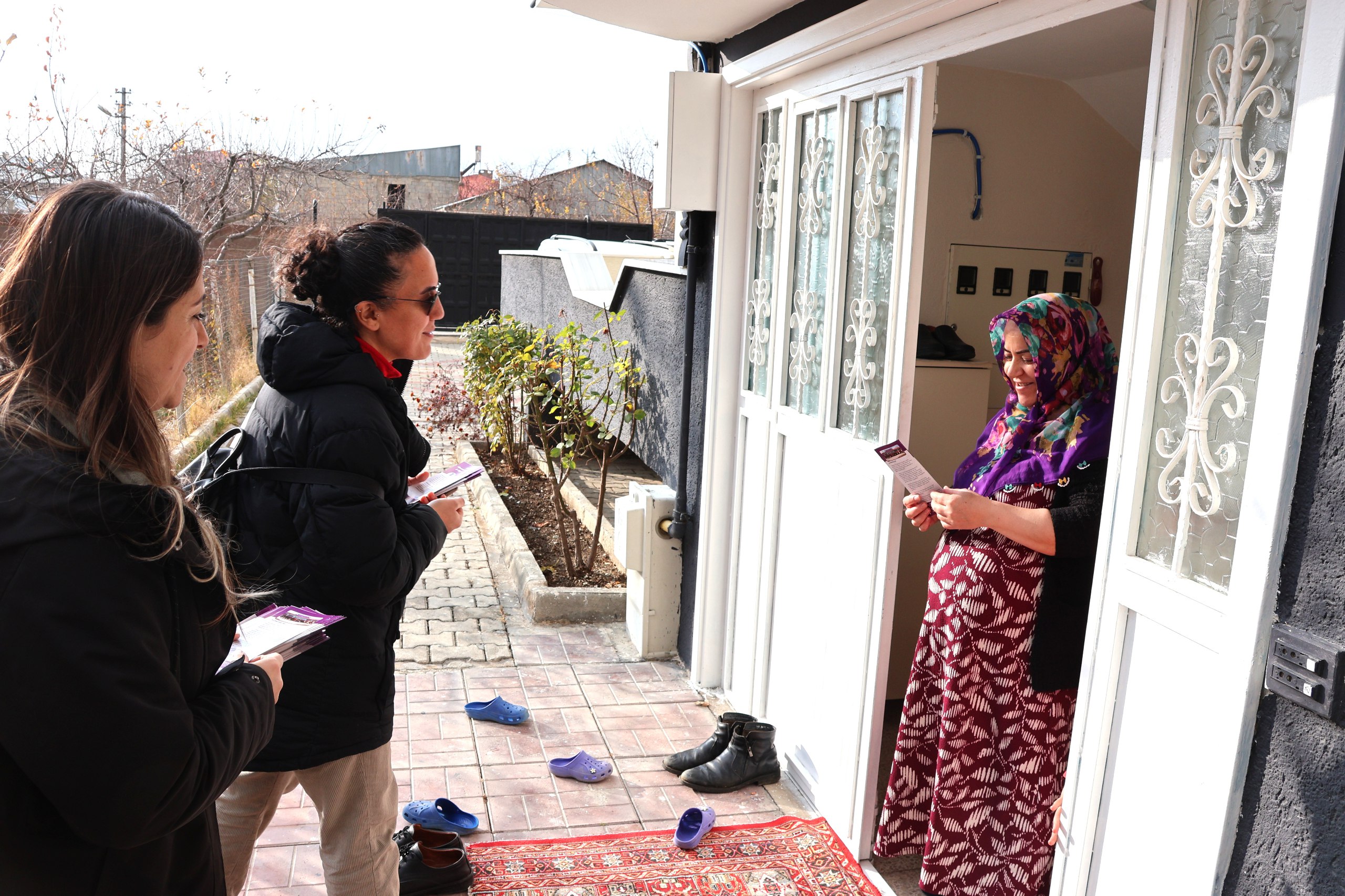 Kadın Politikaları Müdürlüğü Altıntepe’de Saha Çalışmalarını Sürdürüyor