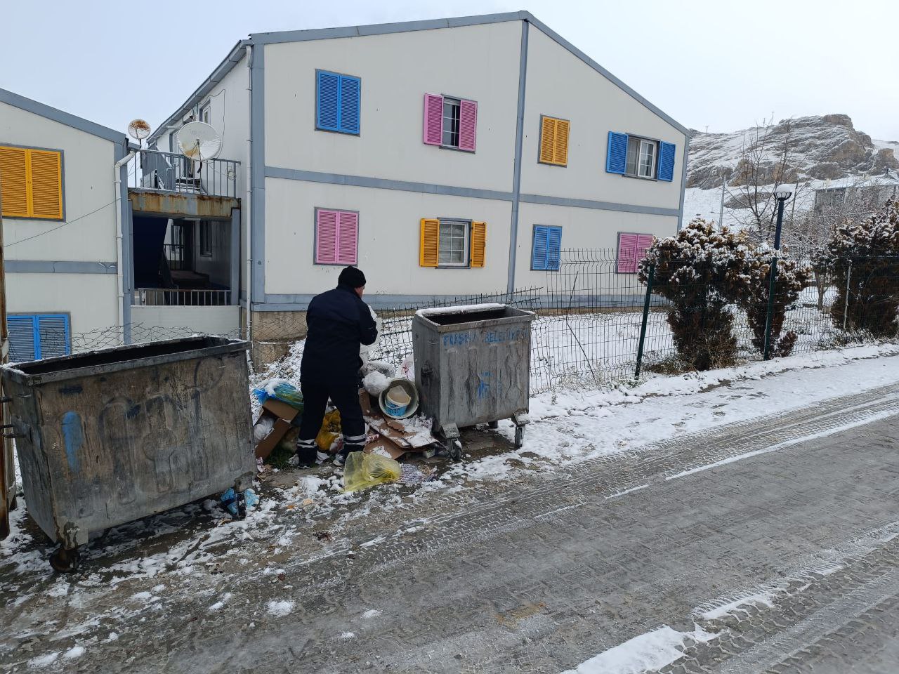 Temizlik Çalışmaları Aralıksız Sürüyor 