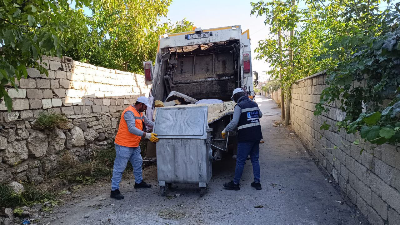 Tuşba Belediyesi’nden İlçede Temizlik ve Konteyner Yenileme Çalışması