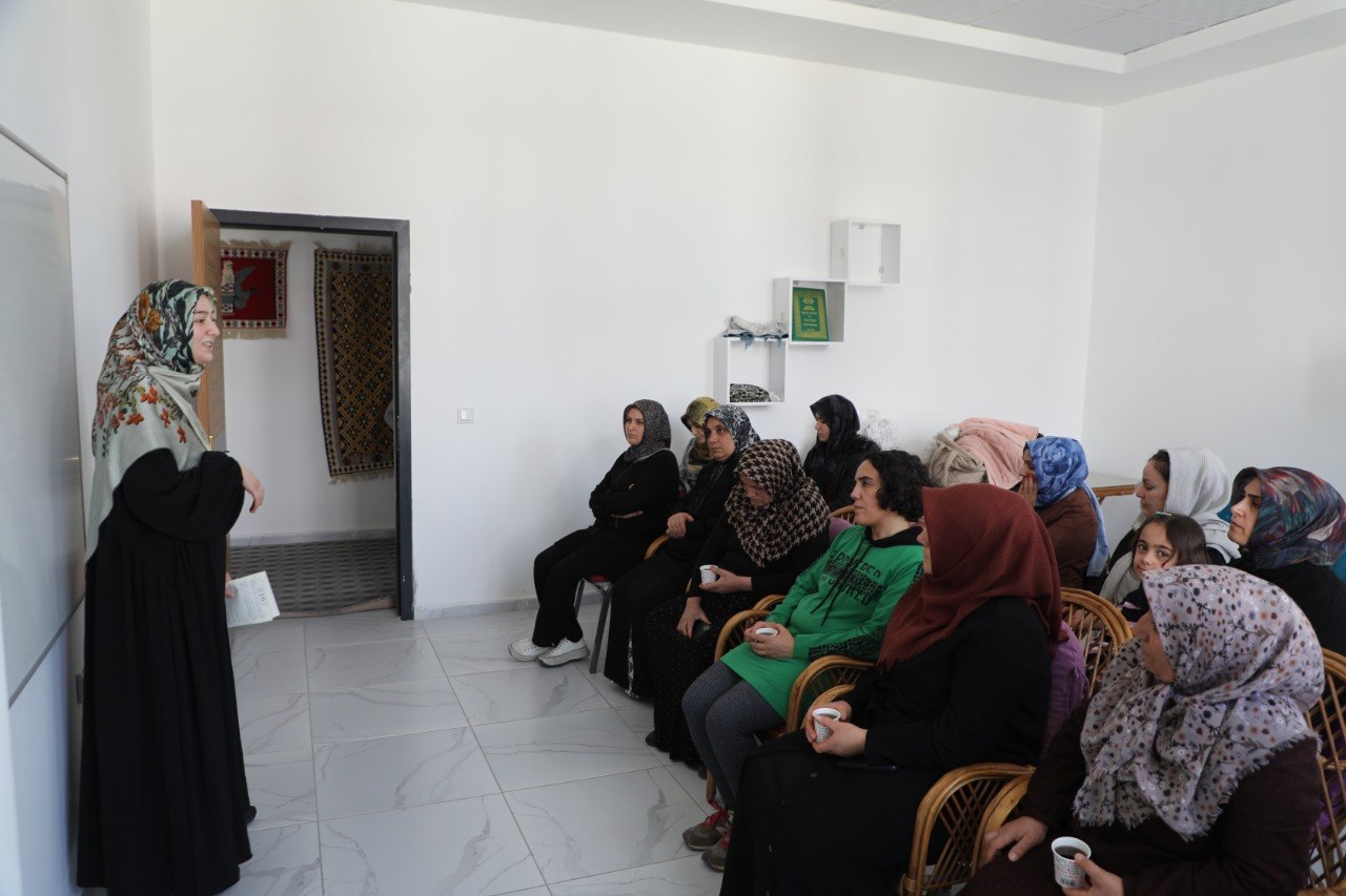 Hebûn Kadın Dayanışma Merkezi’nde iletişim ve ekran bağımlılığı atölyesi